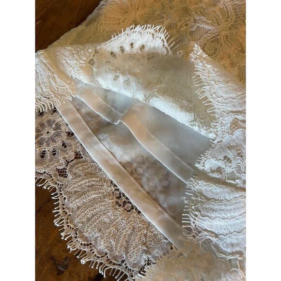 NWT - TRINA TURK White Lace Shorts, SZ 0 - Picture 6 of 6